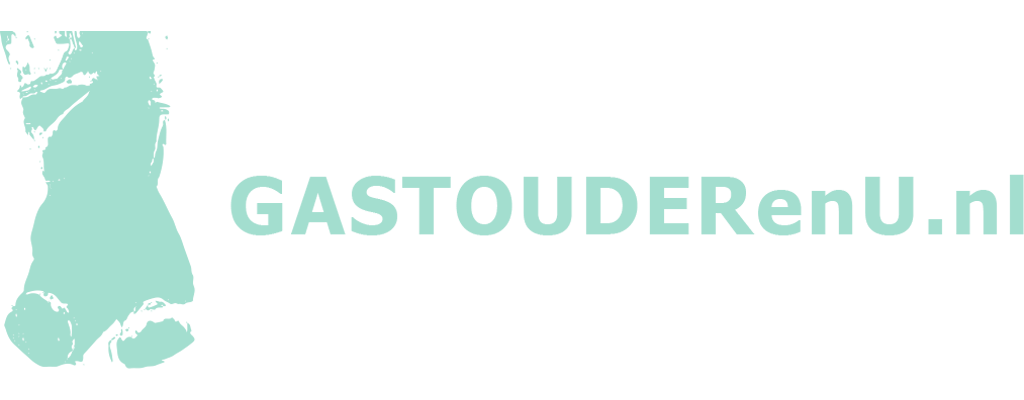 Logo Gastouder en U: 2 benen die gekruist staan, alleen de onderbenen zichtbaar, spijkerbroek en kinderschoentjes. Daarnaast staat GASTOUDERenU.nl